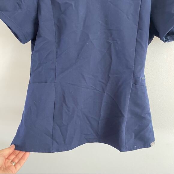 Figs Women’s Limited Edition Inala V-Neck Scrub Top Navy Blue Side Zipper Rolled - Picture 11 of 11